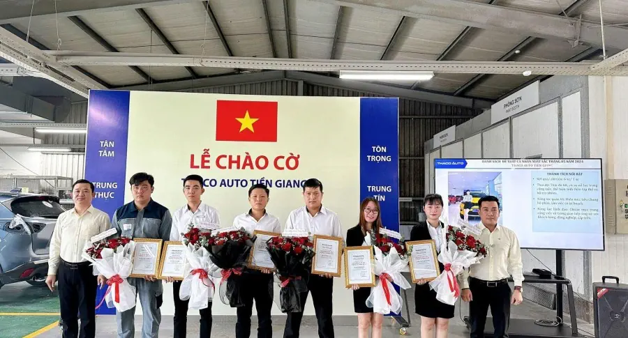 Lễ chào cờ tháng 6: THACO AUTO Tiền Giang sẵn sàng bứt phá tháng cuối Quý II/2024