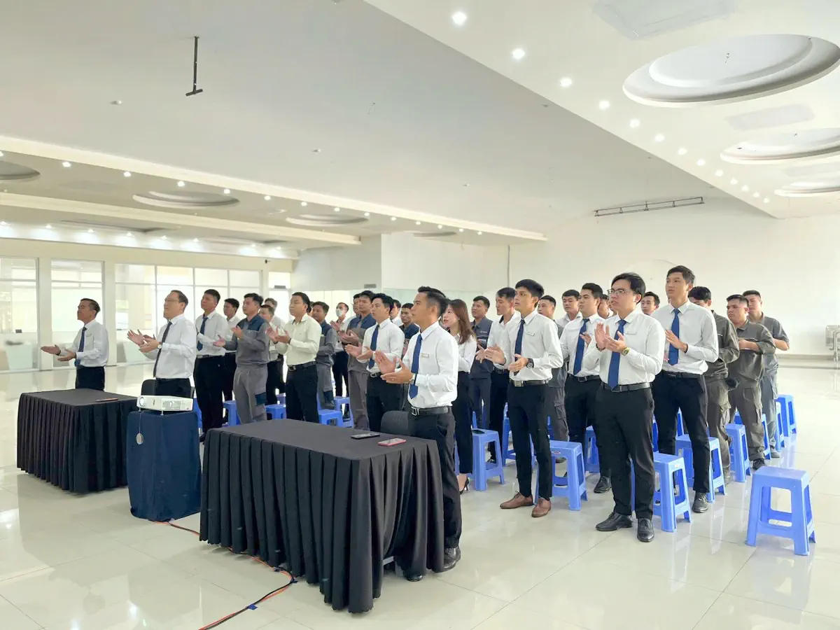 Chào cờ đầu tháng: Nét đẹp văn hóa tại THACO AUTO Trà Vinh