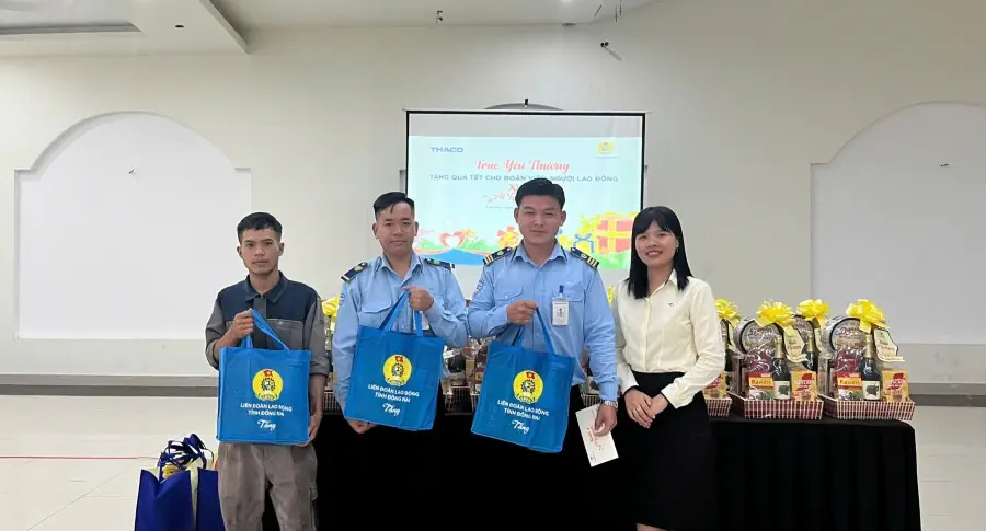 THACO AUTO Trà Vinh trao quà tết cho đoàn viên công đoàn và người lao động có hoàn cảnh khó khăn