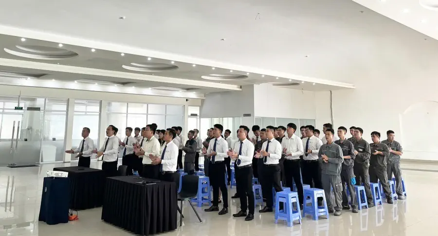 Lễ chào cờ tháng 9: THACO AUTO Trà Vinh đẩy mạnh phục vụ khách hàng sau nghị định giảm 50% lệ phí trước bạ