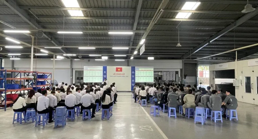 Lễ chào cờ tháng 9: THACO AUTO Trường Chinh đẩy mạnh phục vụ khách hàng sau nghị định giảm 50% lệ phí trước bạ