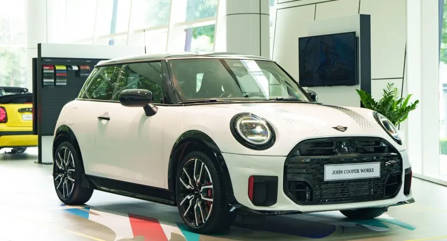 Bộ đôi MINI John Cooper Works thế hệ mới: Kỷ nguyên mới của xe hiệu năng cao
