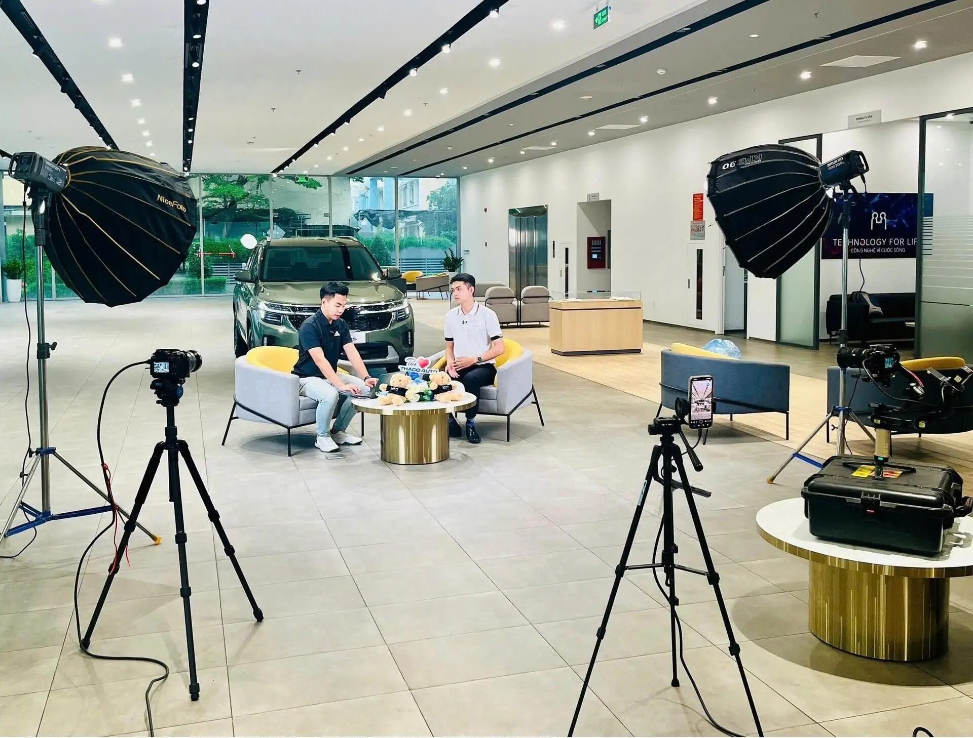 THACO AUTO livestream bán hàng trên TikTok, nâng cao trải nghiệm số cho khách hàng