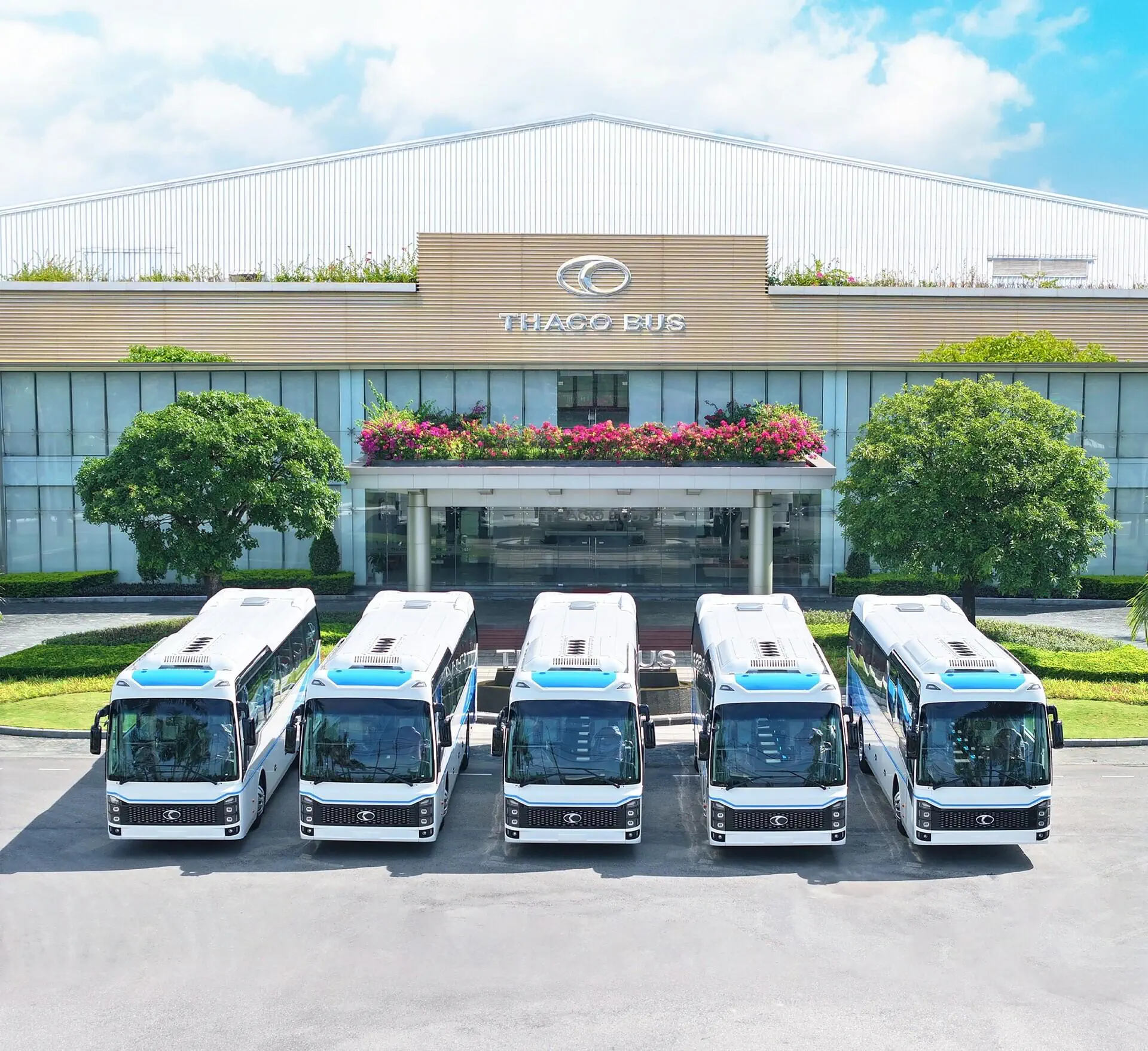 THACO BUS giữ vững vị thế dẫn đầu thị phần xe khách tại Việt Nam