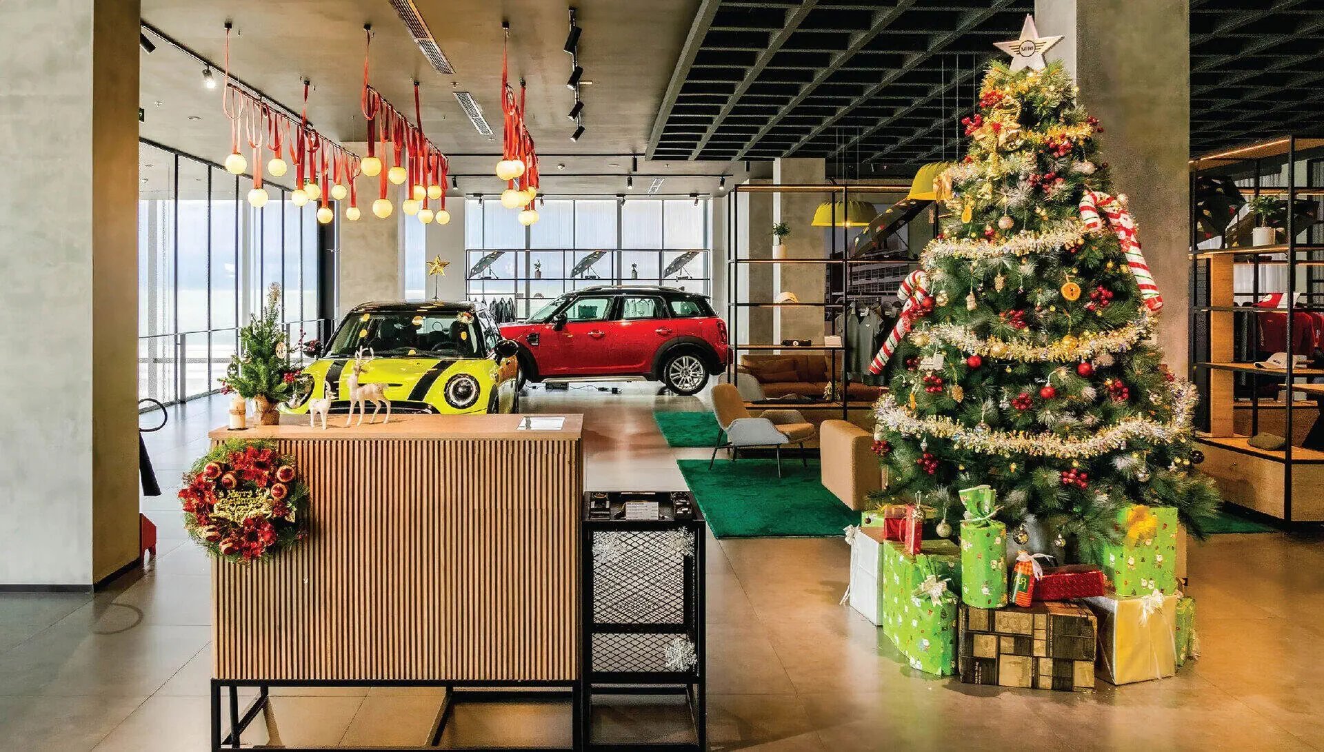 Không khí lễ hội Giáng sinh rực rỡ tại các showroom THACO AUTO trên toàn quốc