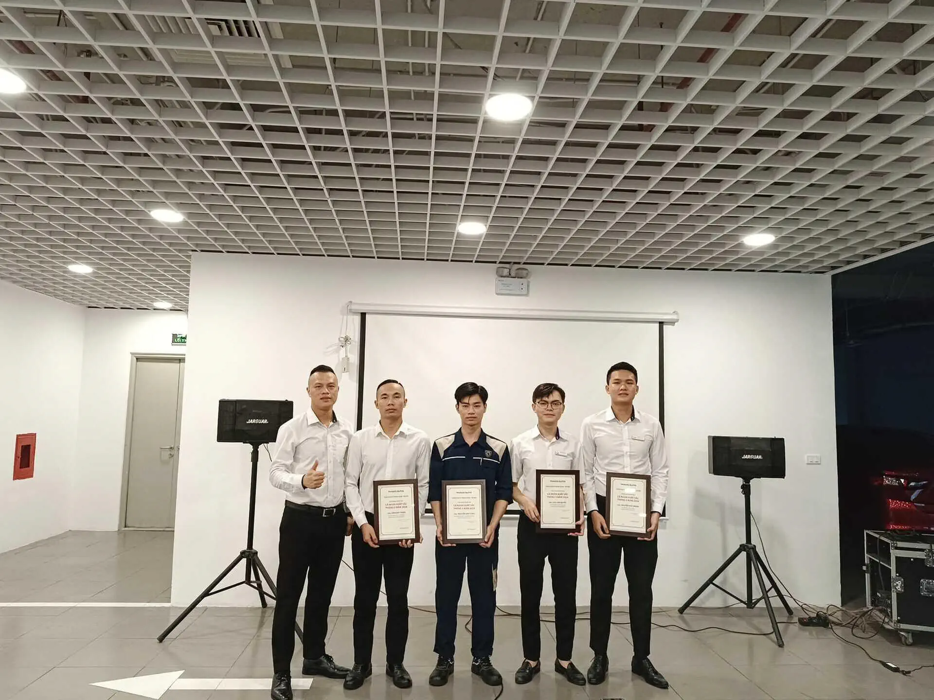 Lễ chào cờ tháng 6: Nhìn lại kết quả tháng 5 và triển khai kế hoạch tháng 6 tại Thaco Auto Thanh Xuân