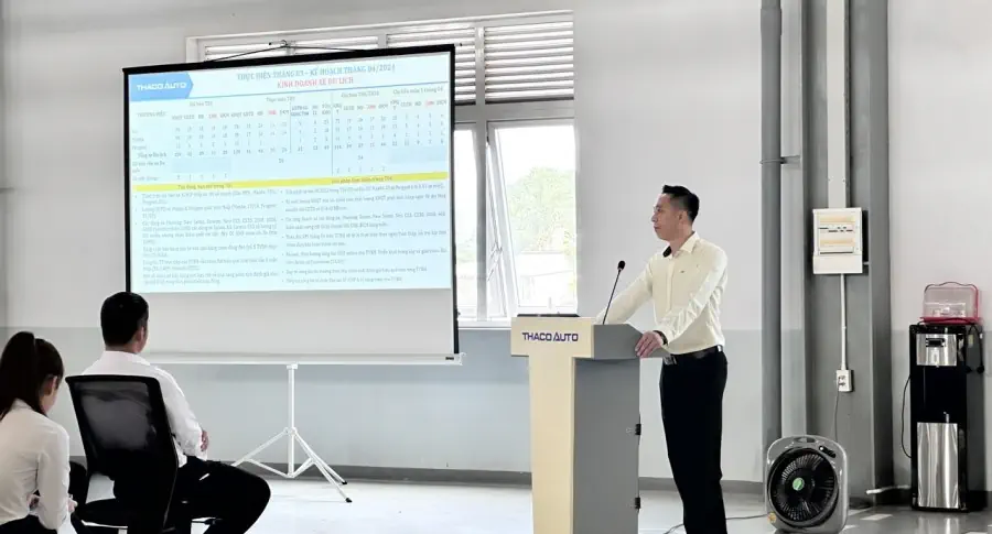 Chào cờ tháng 4/2024: THACO AUTO Vĩnh Long khen thưởng cá nhân, tập thể xuất sắc