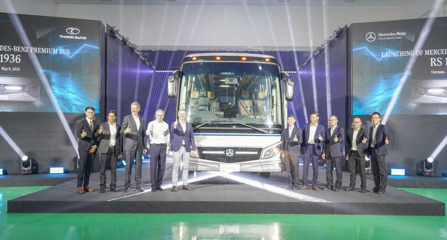 THACO AUTO xuất khẩu xe bus cao cấp Mercedes-Benz sang Thái Lan