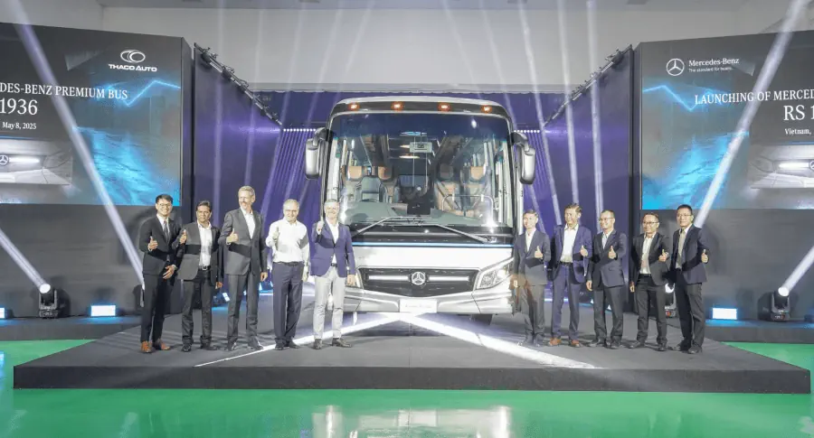 THACO AUTO xuất khẩu xe bus cao cấp Mercedes-Benz sang Thái Lan