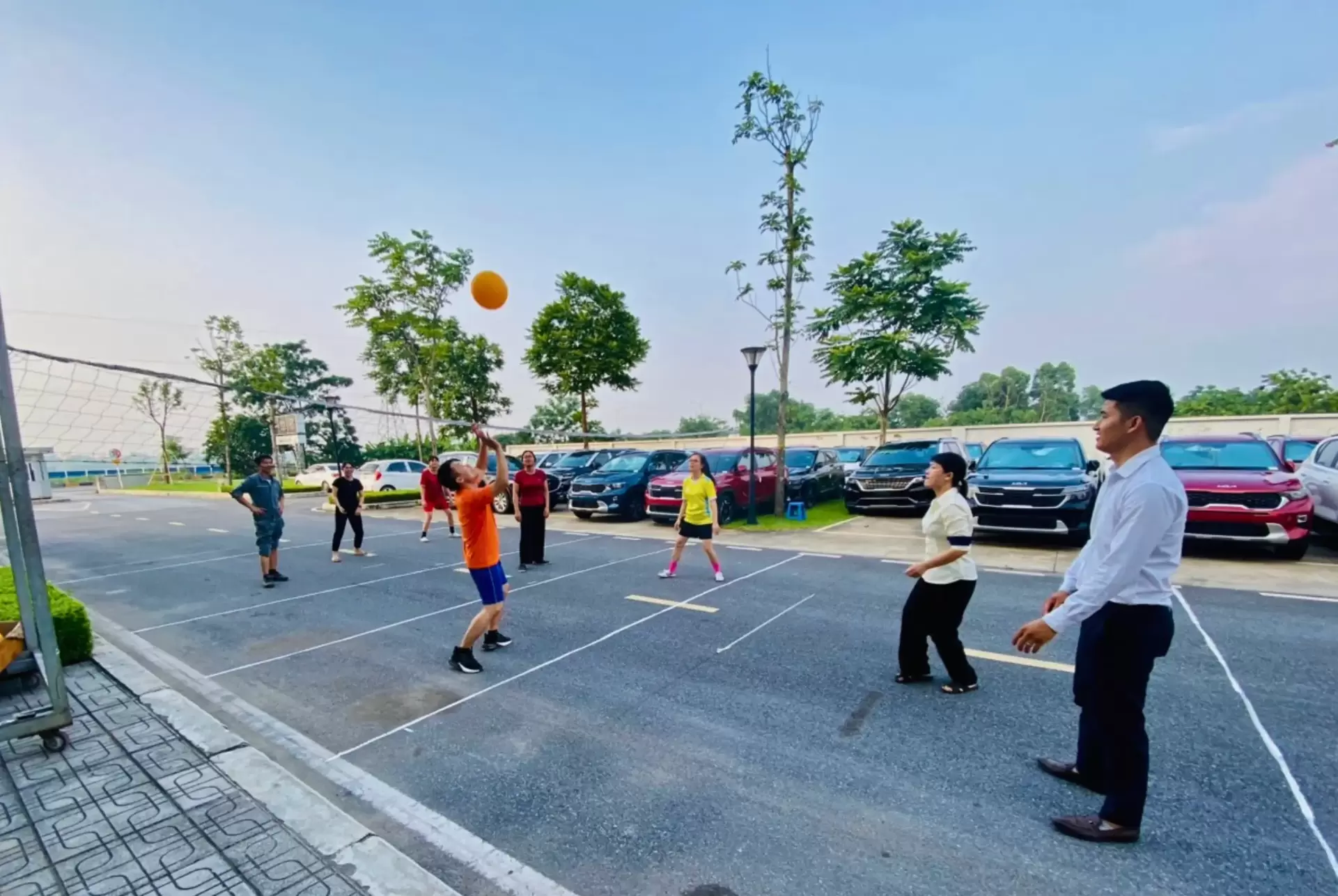 CHUỖI HOẠT ĐỘNG THỂ DỤC THỂ THAO SÔI NỔI SAU GIỜ LÀM TẠI THACO AUTO VĨNH PHÚC