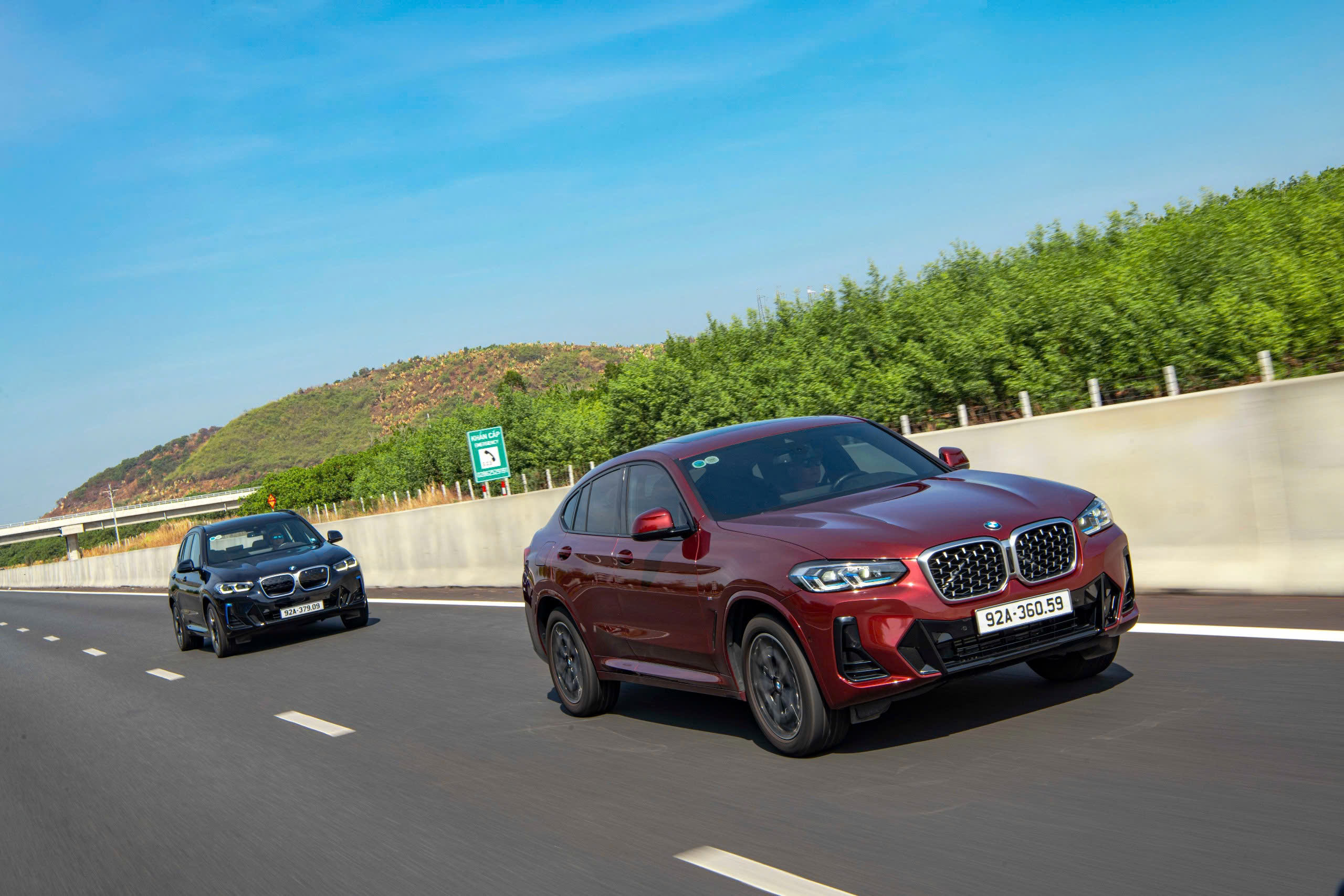 Đánh Giá BMW iX3 và BMW X4: Những Điểm Mạnh Và Ưu Điểm Nổi Bật
