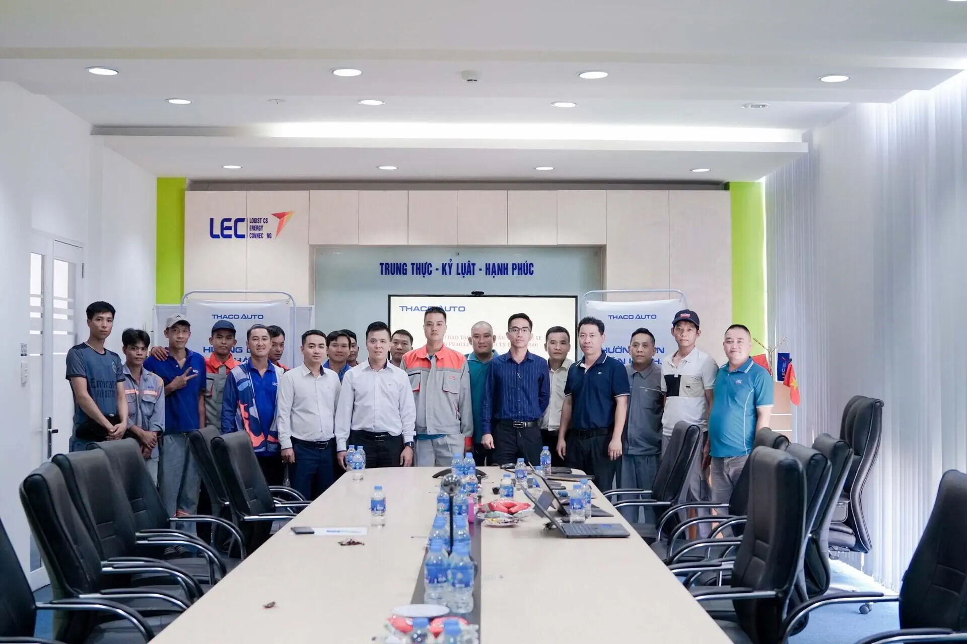 THACO AUTO Vũng Tàu tổ chức “Hướng dẫn sử dụng xe AUMAN FV400, HOWO TX D800” cho đội ngũ kỹ thuật viên LEC GROUP