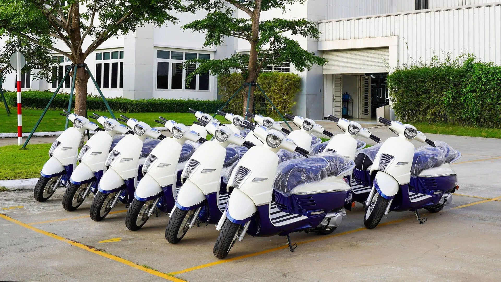 THACO AUTO tiếp tục xuất khẩu lô xe máy Peugeot Django 150cc sang thị trường Campuchia