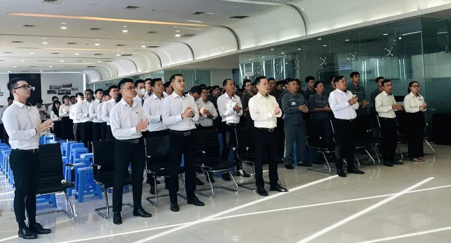 Lễ chào cờ tháng 8: THACO AUTO Phú Mỹ Hưng tổng kết công tác kinh doanh và dịch vụ tháng 07, định hướng phát triển hoàn thành chỉ tiêu quý III