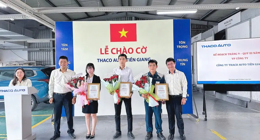 Lễ chào cờ tháng 9: THACO AUTO Tiền Giang vinh danh cá nhân có thành tích xuất sắc
