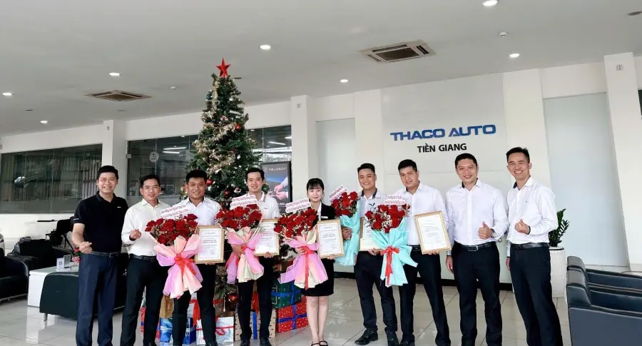 THACO AUTO Tiền Giang tổ chức lễ chào cờ cuối cùng năm 2024 - Triển khai công tác chăm sóc khách hàng mùa lễ hội