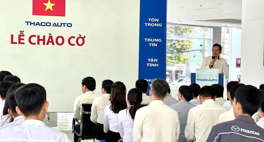 THACO AUTO Tây Ninh tổ chức lễ chào cờ cuối cùng của năm 2024 - Triển khai công tác chăm sóc khách hàng mùa lễ hội
