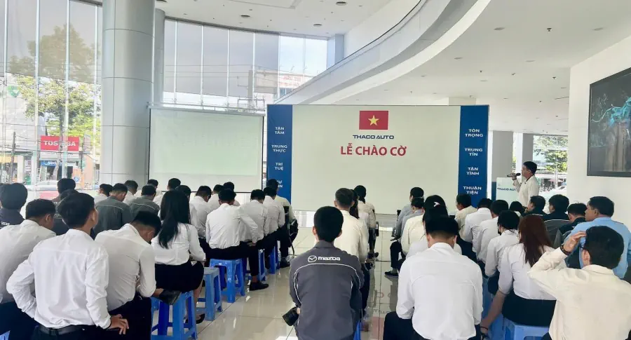 Lễ chào cờ tháng 11: THACO AUTO Tây Ninh tăng tốc trong tháng cuối cùng ưu đãi 50% lệ phí trước bạ