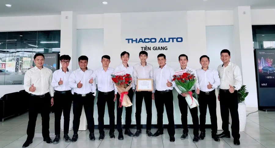 THACO AUTO Tiền Giang tổ chức lễ chào cờ đầu năm 2025 - Vinh danh cá nhân, tập thể đạt thành tích xuất sắc.