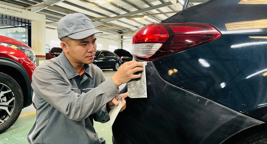 Dịch vụ "Sửa chữa đồng sơn" xe du lịch THACO AUTO Khánh Hòa