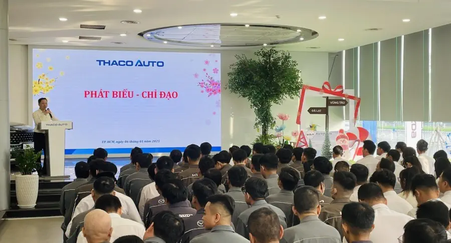 LỄ CHÀO CỜ ĐẦU NĂM 2025 TẠI THACO AUTO PHÚ MỸ HƯNG: CAM KẾT PHỤC VỤ KHÁCH HÀNG MỘT CÁCH TỐT NHẤT TRƯỚC THỀM TẾT NGUYÊN ĐÁN ẤT TỴ