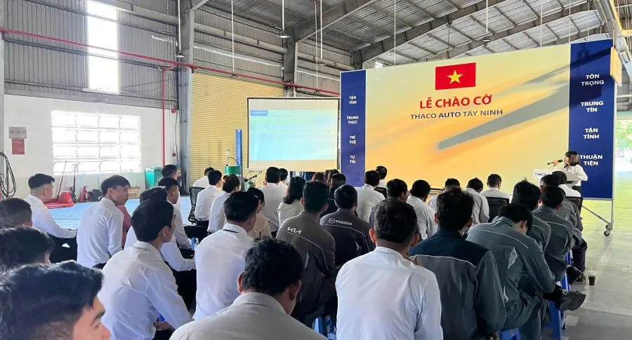 THACO AUTO TÂY NINH tổ chức lễ chào cờ đầu năm 2025
